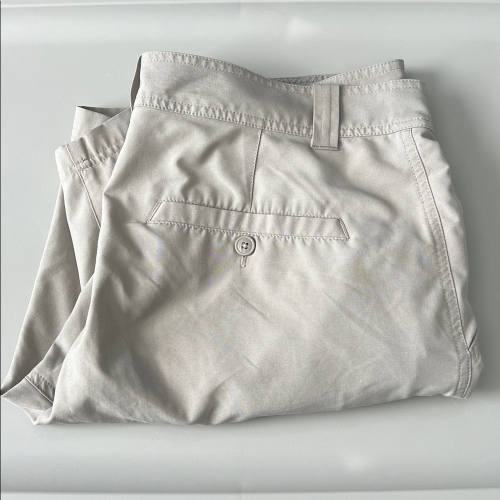 Columbia Omnishield Flat Front Khaki Short Size 34